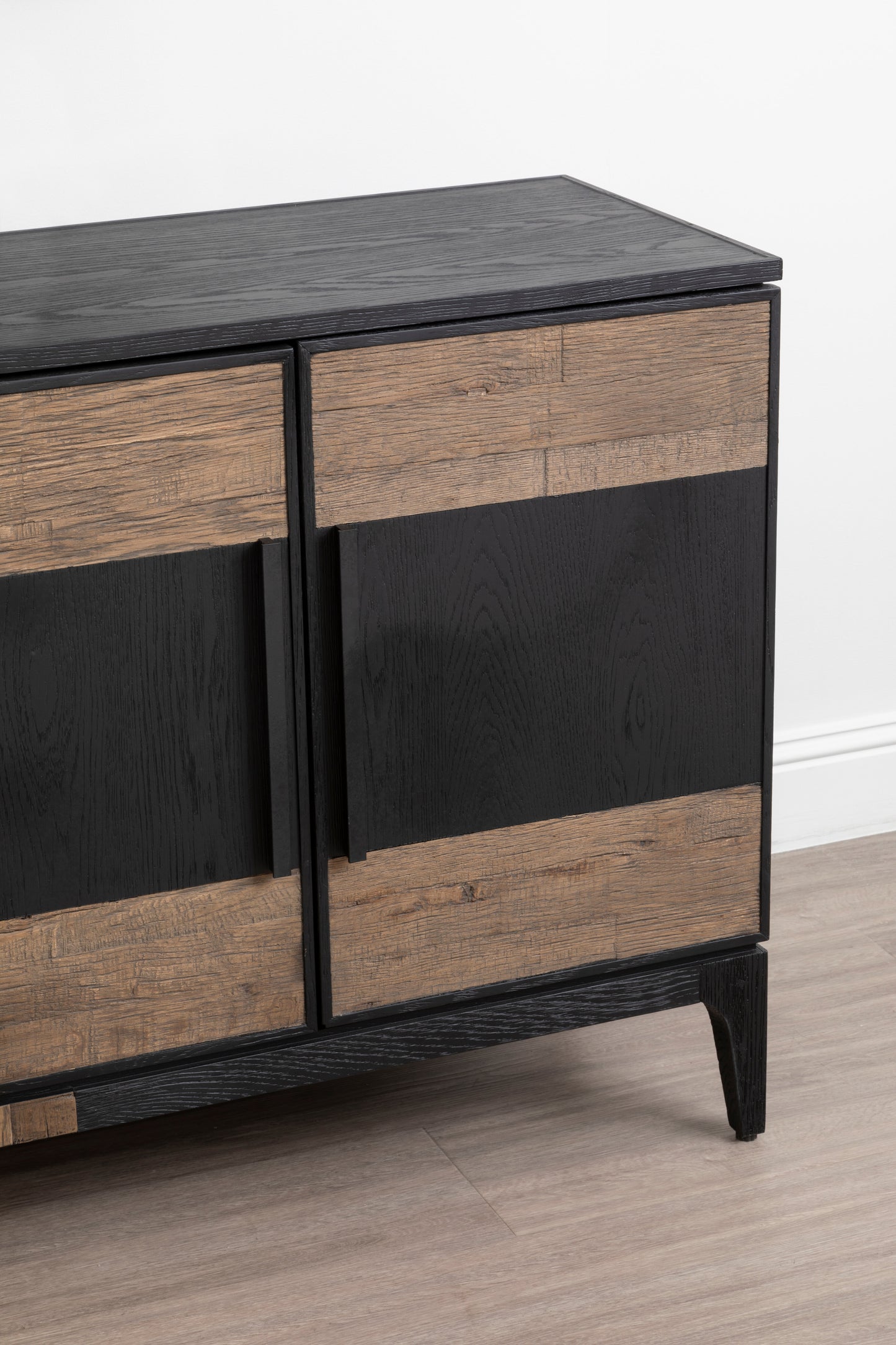 Salvar Sideboard